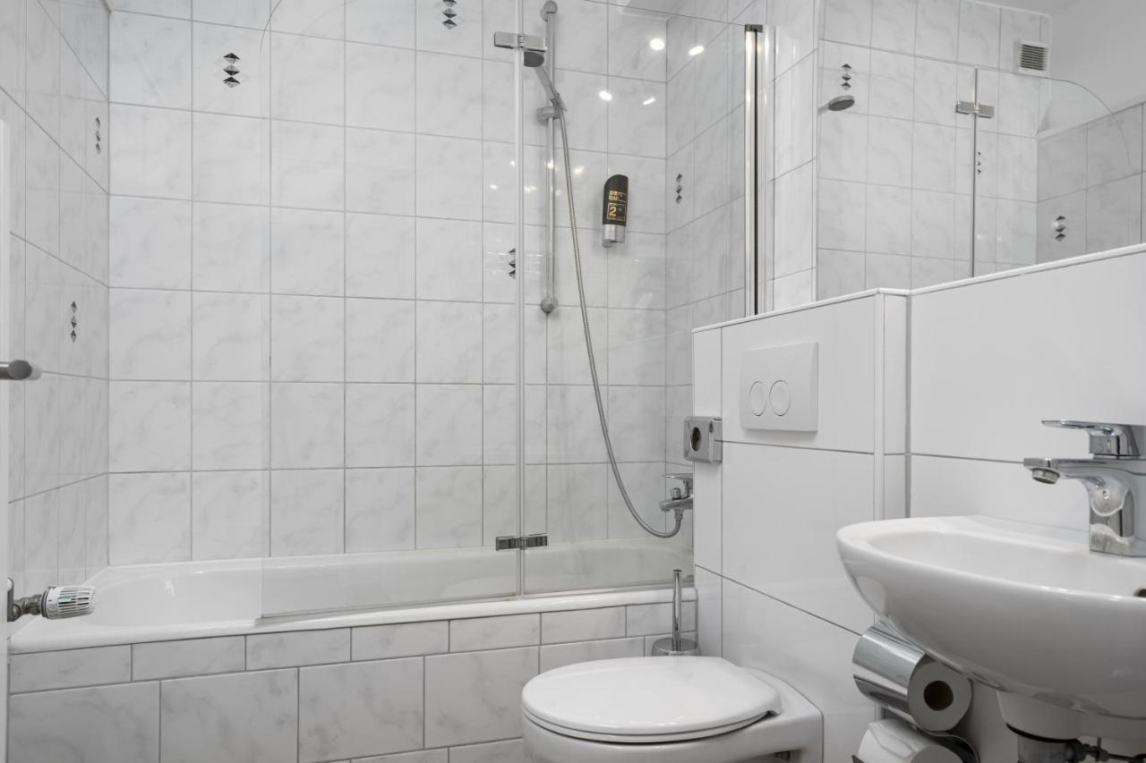 Apartment 1, Direkt Am Bahnhof Aken Buitenkant foto