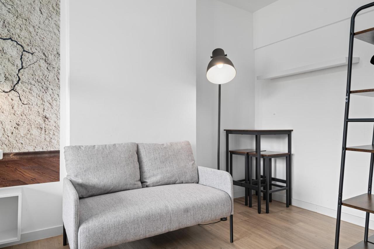 Apartment 1, Direkt Am Bahnhof Aken Buitenkant foto